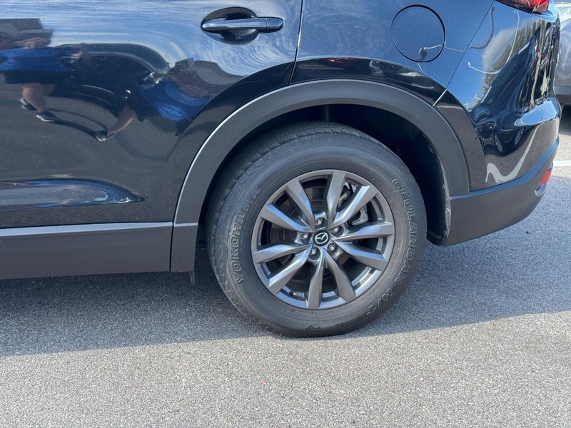 Mazda CX-9 Vehicle Full-screen Gallery Image 10