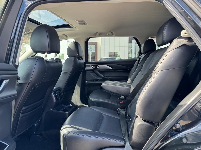 Mazda CX-9 Vehicle Full-screen Gallery Image 11