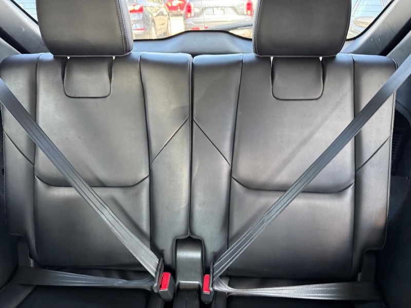 Mazda CX-9 Vehicle Full-screen Gallery Image 13