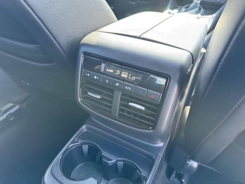 Mazda CX-9 Vehicle Full-screen Gallery Image 15