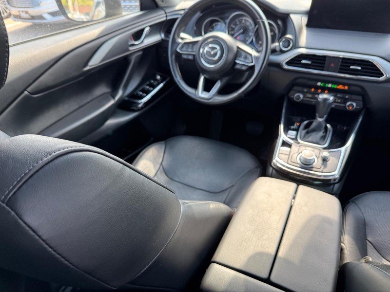 Mazda CX-9 Vehicle Full-screen Gallery Image 16