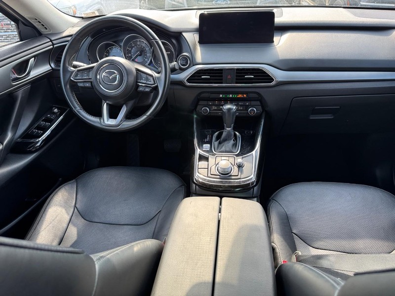 Mazda CX-9 Vehicle Full-screen Gallery Image 17