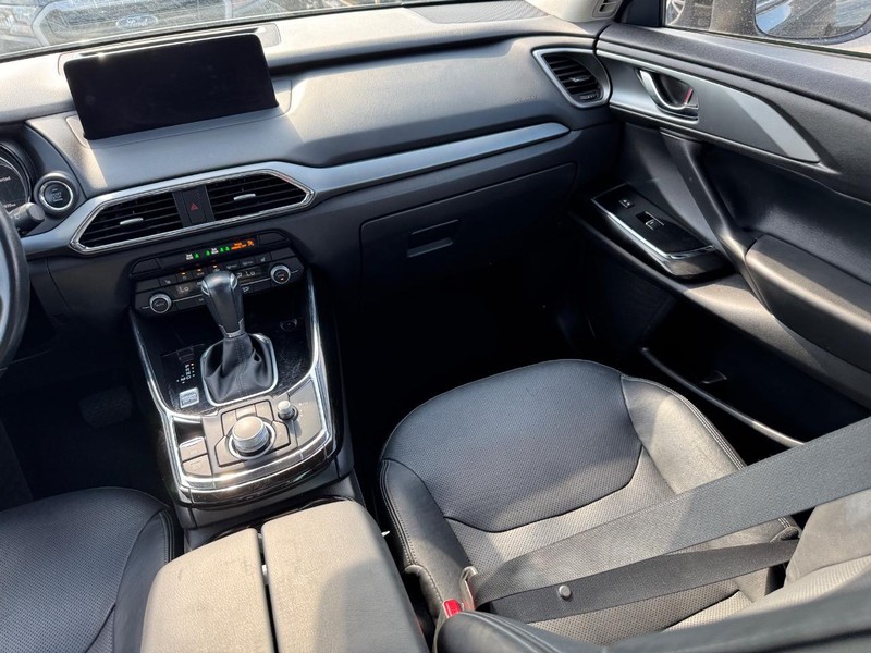 Mazda CX-9 Vehicle Full-screen Gallery Image 18