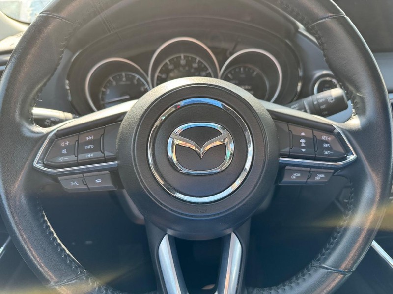 Mazda CX-9 Vehicle Full-screen Gallery Image 21
