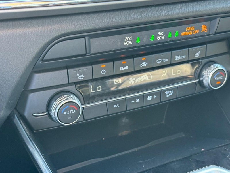 Mazda CX-9 Vehicle Full-screen Gallery Image 24