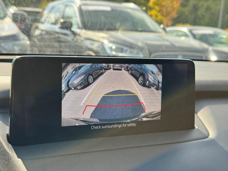 Mazda CX-9 Vehicle Full-screen Gallery Image 25