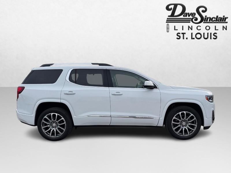 GMC Acadia Vehicle Full-screen Gallery Image 04