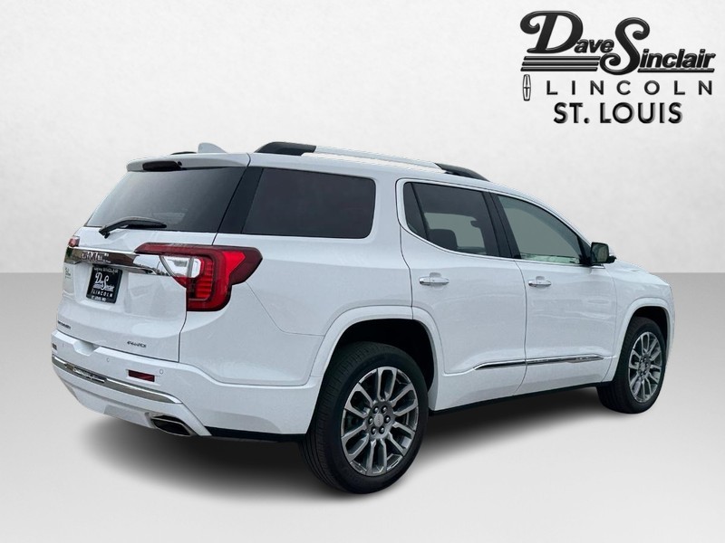 GMC Acadia Vehicle Full-screen Gallery Image 05