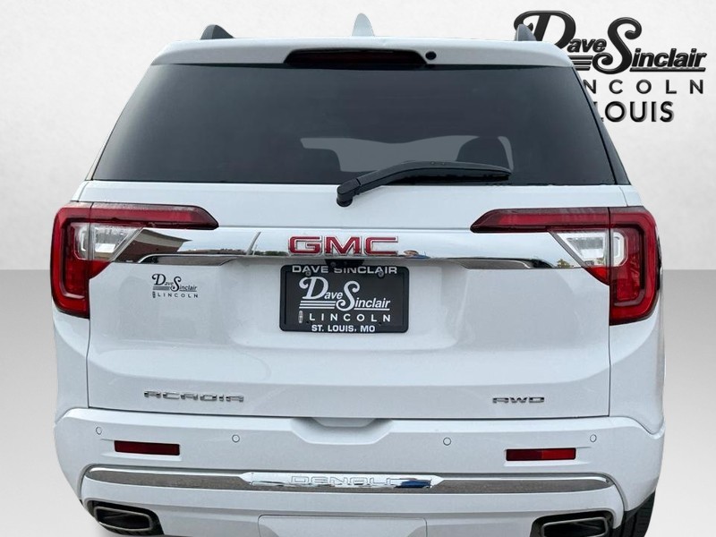 GMC Acadia Vehicle Full-screen Gallery Image 06