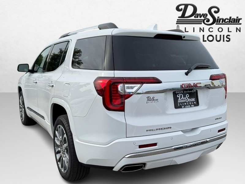 GMC Acadia Vehicle Full-screen Gallery Image 07