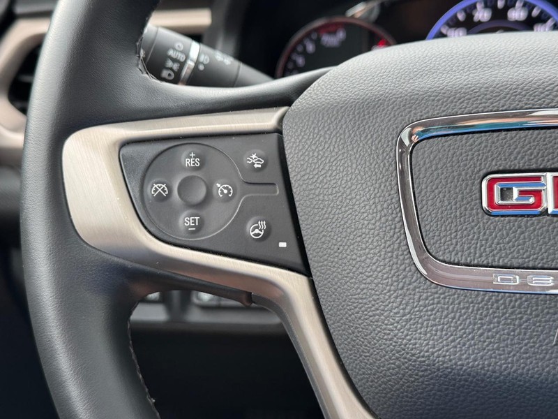 GMC Acadia Vehicle Full-screen Gallery Image 21