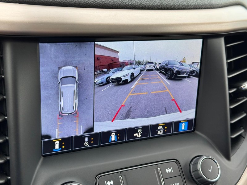 GMC Acadia Vehicle Full-screen Gallery Image 23