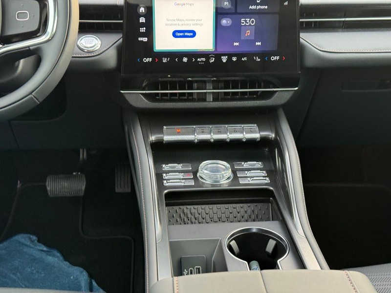 Lincoln Nautilus Vehicle Full-screen Gallery Image 16