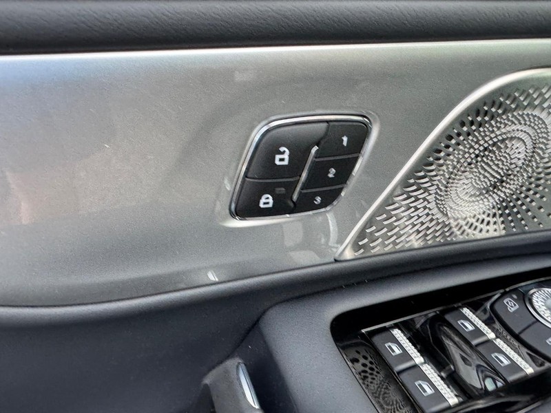 Lincoln Nautilus Vehicle Full-screen Gallery Image 19