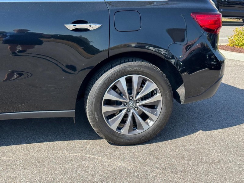 Acura MDX Vehicle Full-screen Gallery Image 10