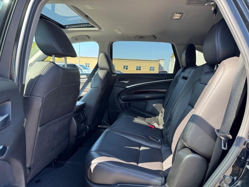 Acura MDX Vehicle Full-screen Gallery Image 11