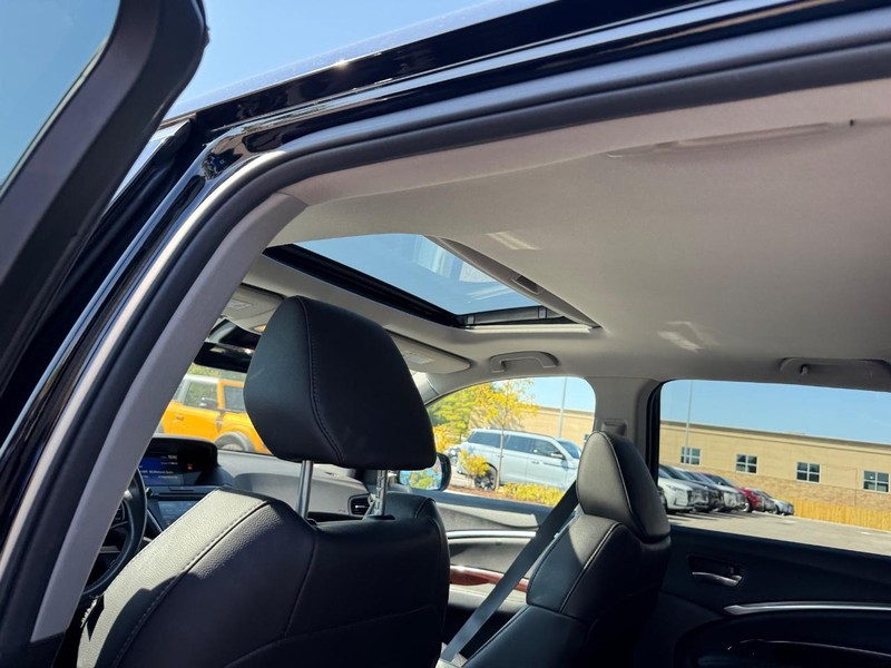 Acura MDX Vehicle Full-screen Gallery Image 12