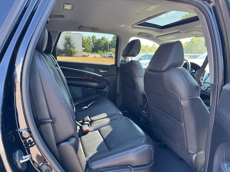 Acura MDX Vehicle Full-screen Gallery Image 13