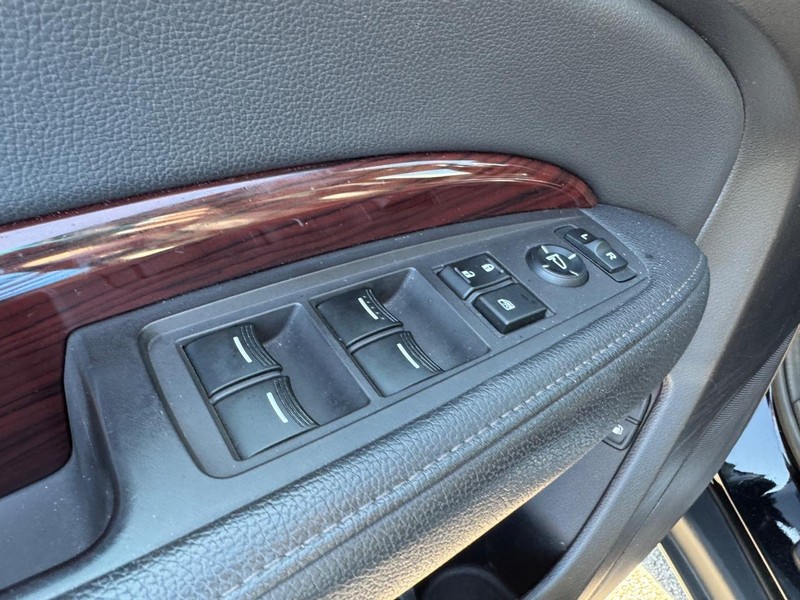 Acura MDX Vehicle Full-screen Gallery Image 17
