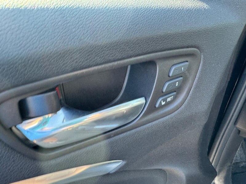 Acura MDX Vehicle Full-screen Gallery Image 18