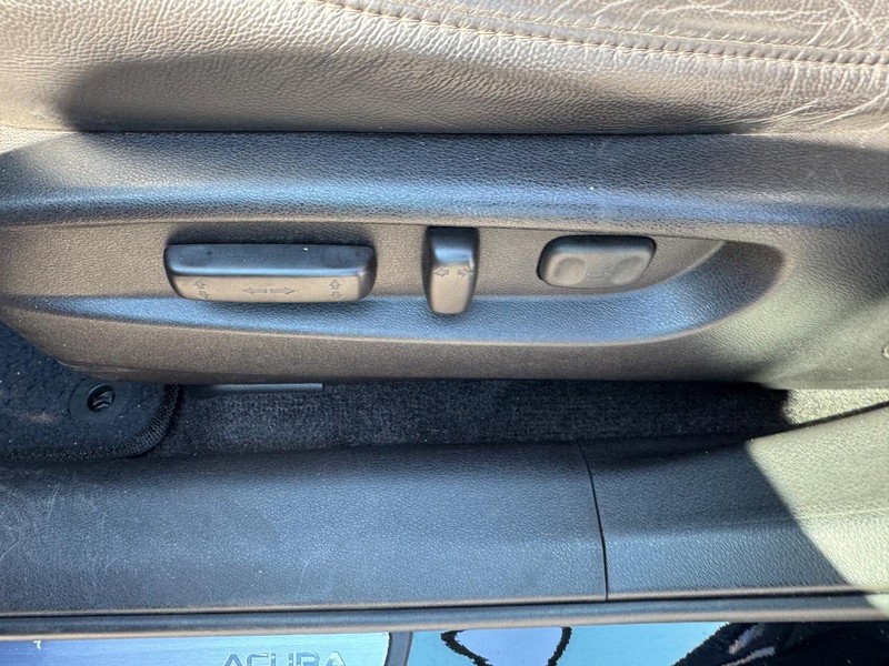 Acura MDX Vehicle Full-screen Gallery Image 19