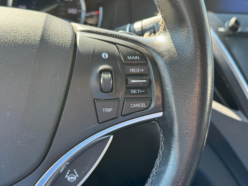 Acura MDX Vehicle Full-screen Gallery Image 22