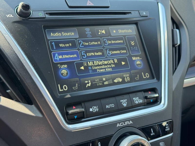 Acura MDX Vehicle Full-screen Gallery Image 23