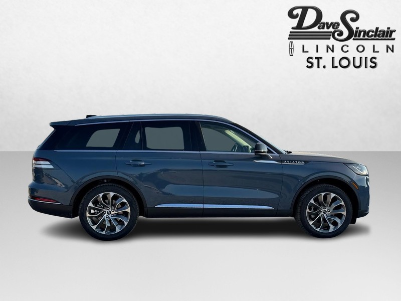 Lincoln Aviator Vehicle Full-screen Gallery Image 03