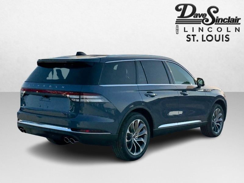 Lincoln Aviator Vehicle Full-screen Gallery Image 04
