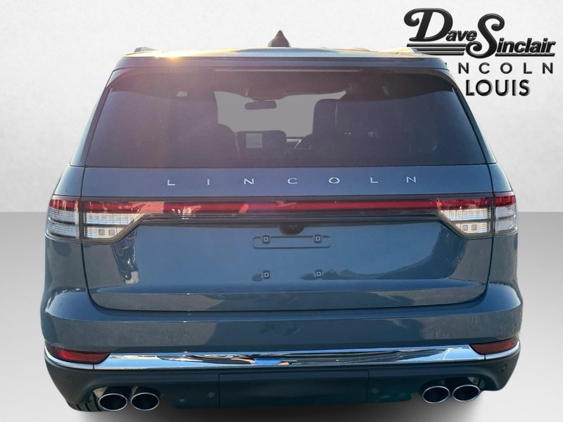 Lincoln Aviator Vehicle Full-screen Gallery Image 05