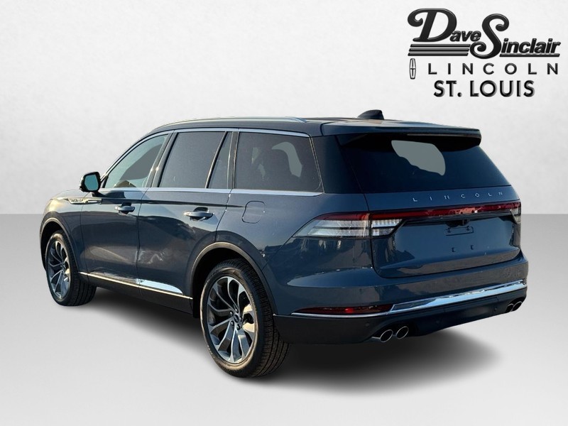 Lincoln Aviator Vehicle Full-screen Gallery Image 06