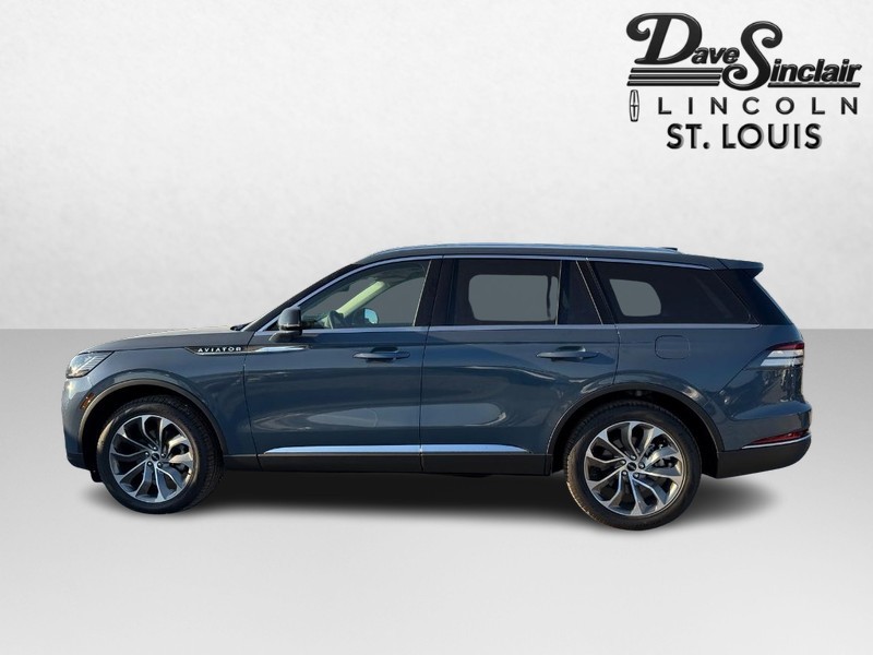 Lincoln Aviator Vehicle Full-screen Gallery Image 07