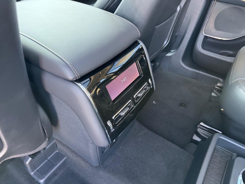 Lincoln Aviator Vehicle Full-screen Gallery Image 12