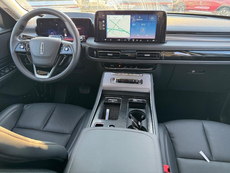 Lincoln Aviator Vehicle Full-screen Gallery Image 14