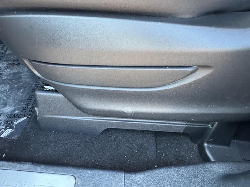 Lincoln Aviator Vehicle Full-screen Gallery Image 18