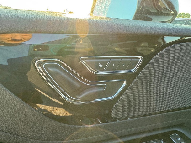 Lincoln Aviator Vehicle Full-screen Gallery Image 20