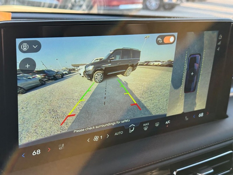 Lincoln Aviator Vehicle Full-screen Gallery Image 26