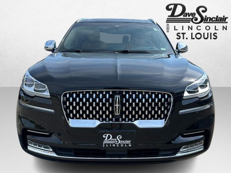 Lincoln Aviator Vehicle Full-screen Gallery Image 02