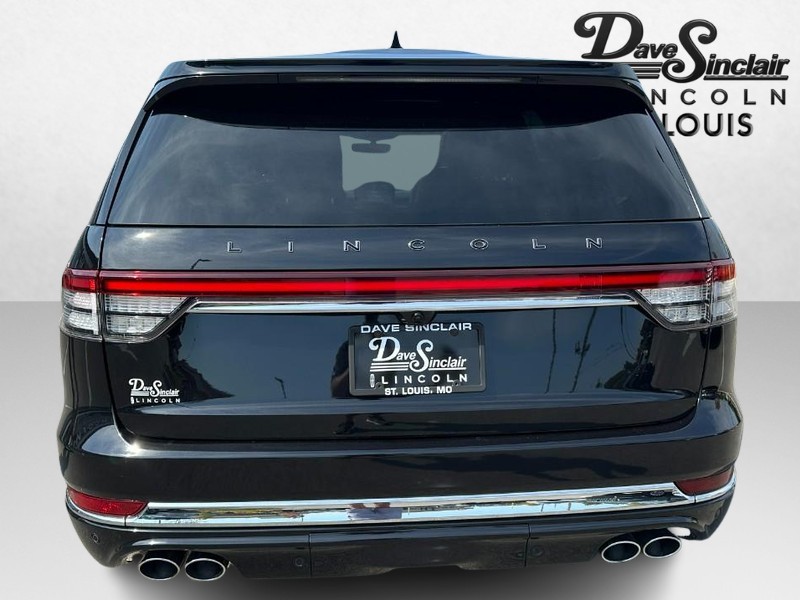 Lincoln Aviator Vehicle Full-screen Gallery Image 06