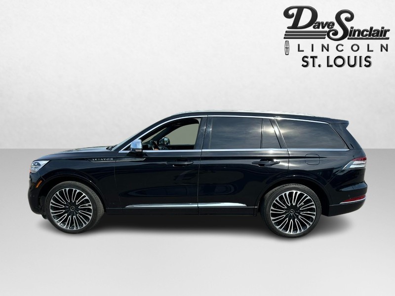 Lincoln Aviator Vehicle Full-screen Gallery Image 09