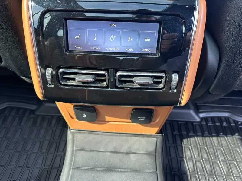 Lincoln Aviator Vehicle Full-screen Gallery Image 12