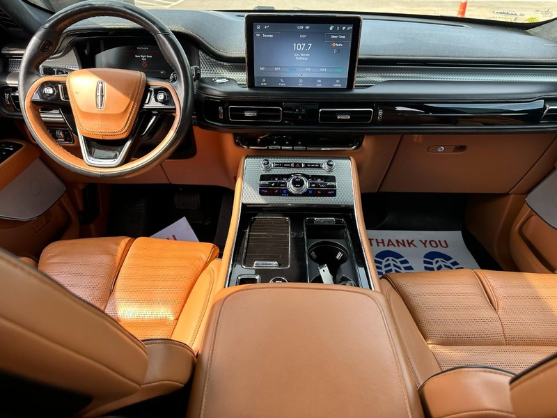 Lincoln Aviator Vehicle Full-screen Gallery Image 14