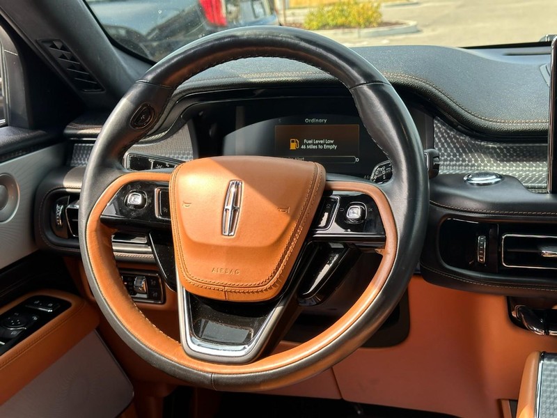 Lincoln Aviator Vehicle Full-screen Gallery Image 15
