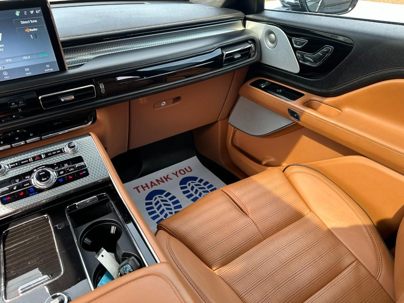 Lincoln Aviator Vehicle Full-screen Gallery Image 18
