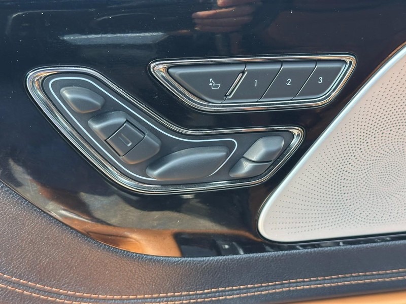 Lincoln Aviator Vehicle Full-screen Gallery Image 20