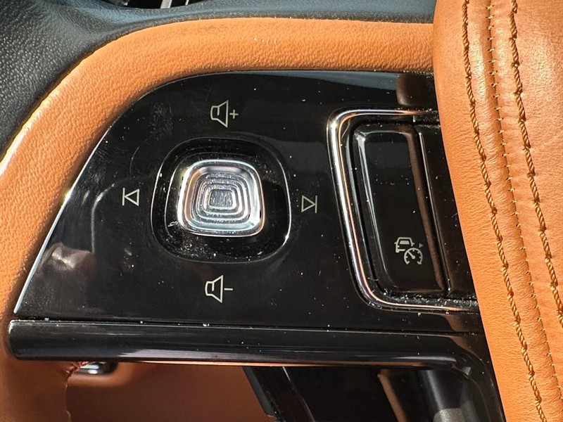 Lincoln Aviator Vehicle Full-screen Gallery Image 22