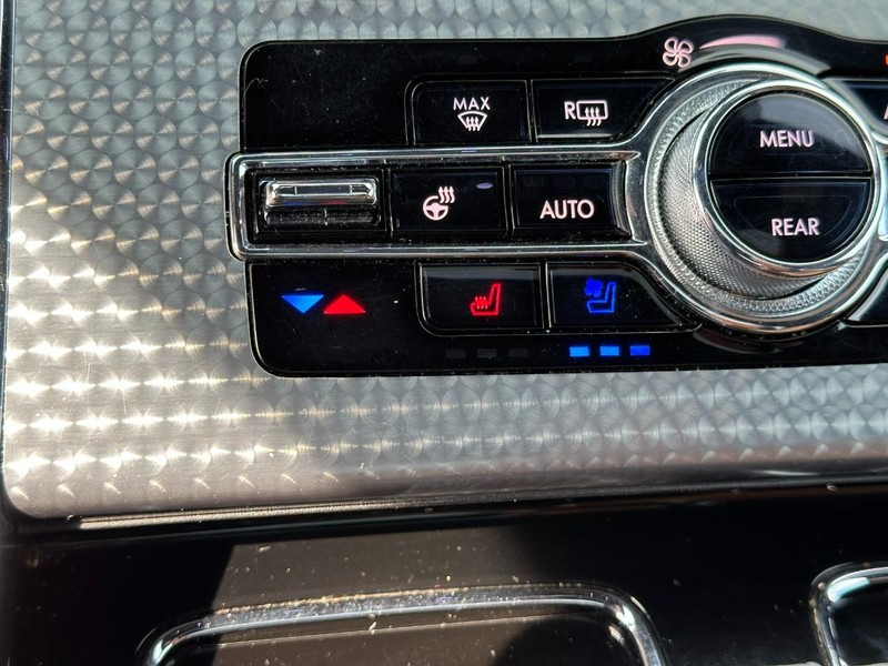 Lincoln Aviator Vehicle Full-screen Gallery Image 24