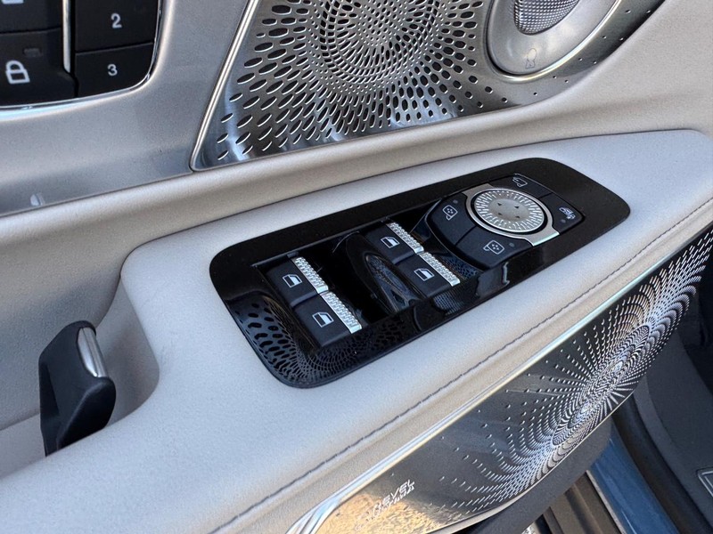 Lincoln Nautilus Vehicle Full-screen Gallery Image 18