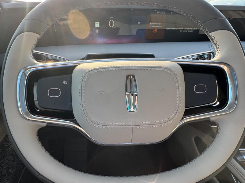Lincoln Nautilus Vehicle Full-screen Gallery Image 20