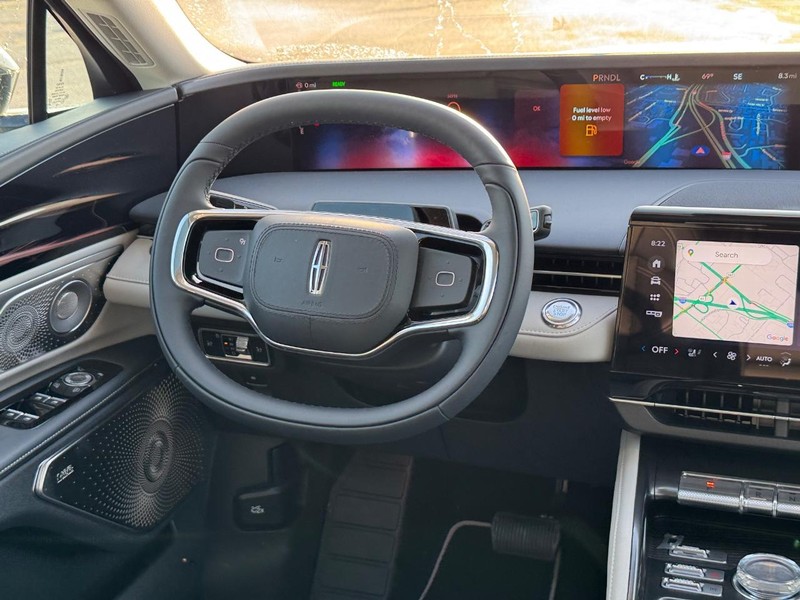 Lincoln Nautilus Vehicle Full-screen Gallery Image 15